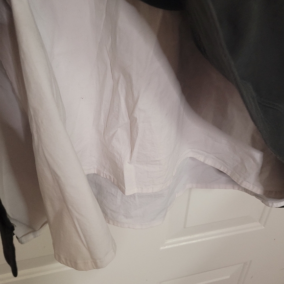 Two by Vince Camuto Women's Sweater/Shirt Lined‎ Black and White Size Large - Picture 2 of 6